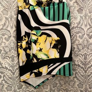 Cute and colorful pencil skirt, lightly used , looks brand new !